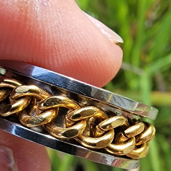 STAINLESS STEEL Men's Spinner Ring with gold-tone spinner chain. Size 8. - Picture 4 of 6